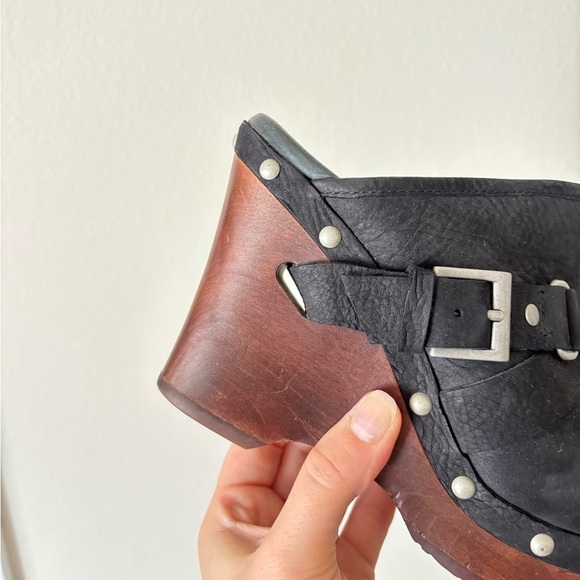 UGG Natalee Genuine Leather Sheep Skin Lined Black Studded Wedge Clogs Size 7 - Picture 5 of 9